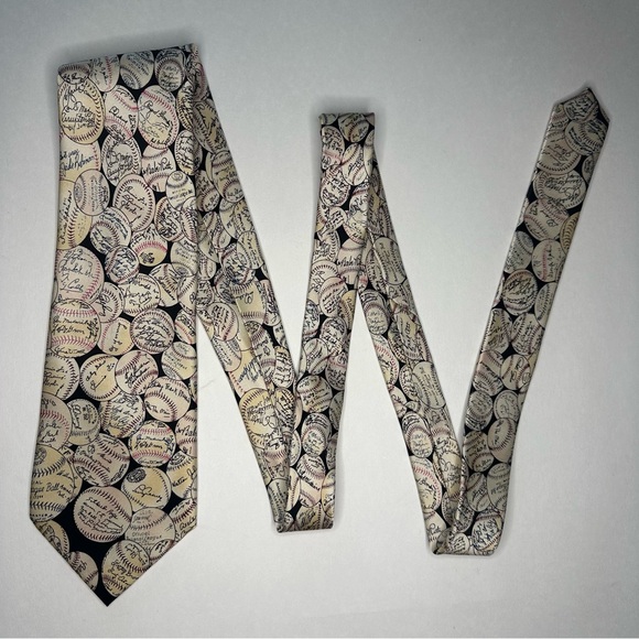 Vintage AUTHENTIC BASEBALLS AND SIGNATURES Classic Silk Museum Artifacts Tie - Picture 7 of 7